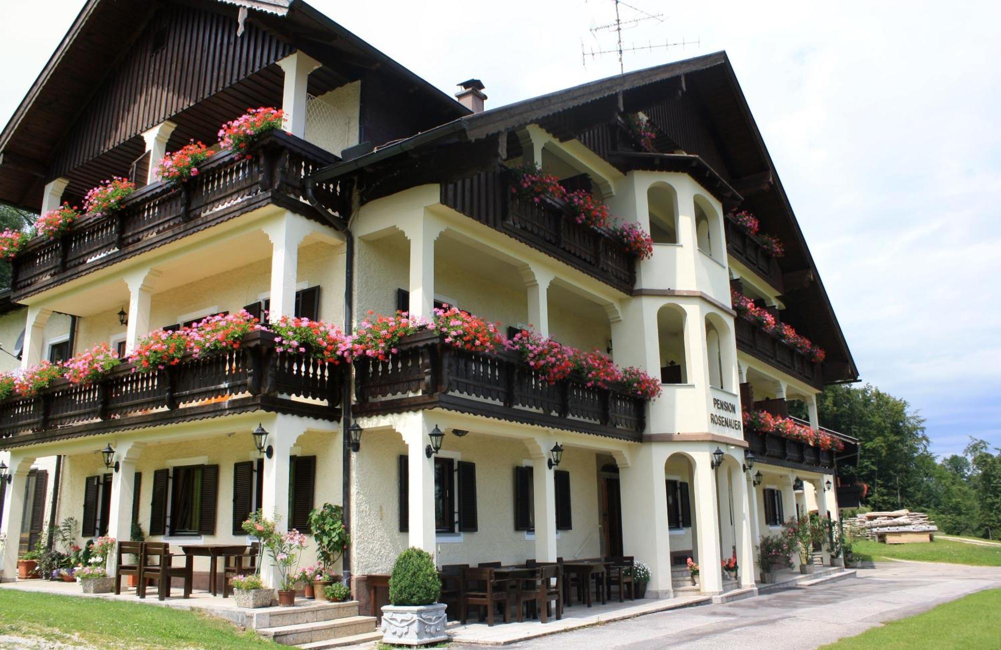 Haus Rosenauer Zimmer & Ferienwohnungen Nussdorf am Attersee Kültér fotó